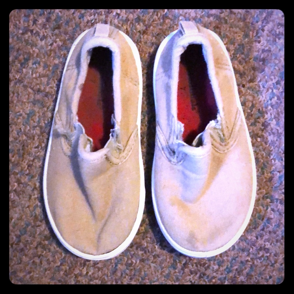 Little boys size 7t slip on shoes.